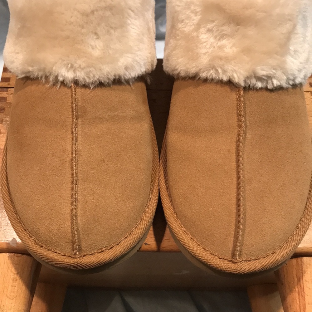 Minnetonka womens  8/M leather upper slippers final markdown no offers - Picture 2 of 12